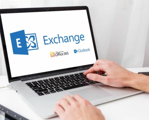 Notebook mit Exchange- Office 365 und Outlook Logo